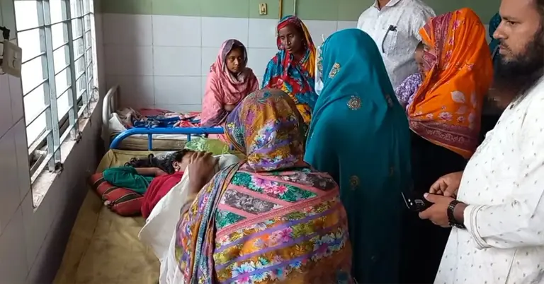 হাসপাতালে শিক্ষার্থীরা